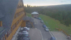 Parkoviště a hlavní vchod