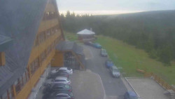 Parkoviště a hlavní vchod