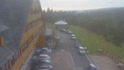 Parkoviště a hlavní vchod