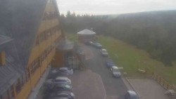 Parkoviště a hlavní vchod