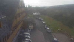 Parkoviště a hlavní vchod