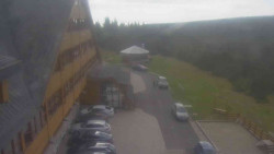Parkoviště a hlavní vchod