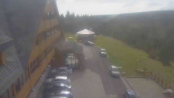 Parkoviště a hlavní vchod