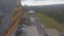 Parkoviště a hlavní vchod