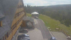 Parkoviště a hlavní vchod