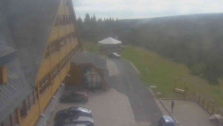 Parkoviště a hlavní vchod
