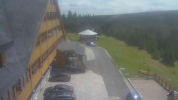 Parkoviště a hlavní vchod