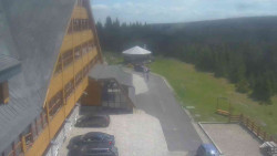 Parkoviště a hlavní vchod