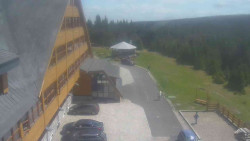 Parkoviště a hlavní vchod