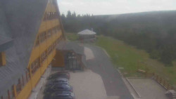 Parkoviště a hlavní vchod