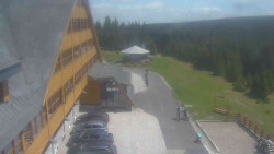Parkoviště a hlavní vchod