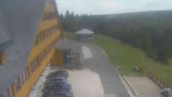 Parkoviště a hlavní vchod