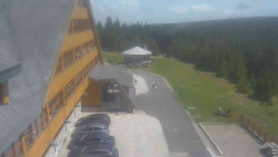 Parkoviště a hlavní vchod