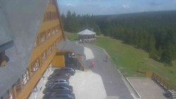 Parkoviště a hlavní vchod