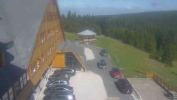 Parkoviště a hlavní vchod