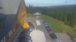 Parkoviště a hlavní vchod