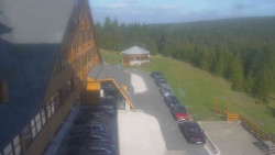 Parkoviště a hlavní vchod
