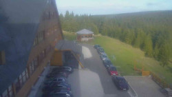 Parkoviště a hlavní vchod