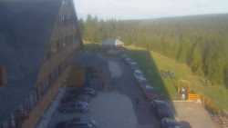 Parkoviště a hlavní vchod