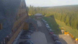 Parkoviště a hlavní vchod