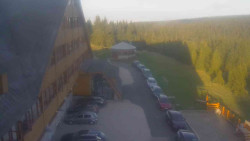 Parkoviště a hlavní vchod