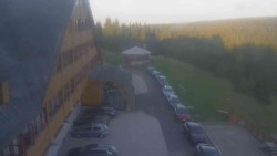 Parkoviště a hlavní vchod