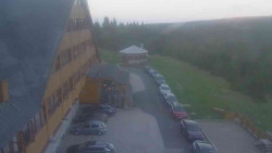 Parkoviště a hlavní vchod