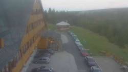 Parkoviště a hlavní vchod