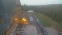 Parkoviště a hlavní vchod