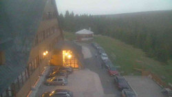 Parkoviště a hlavní vchod