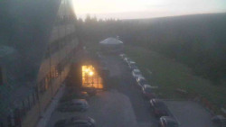 Parkoviště a hlavní vchod