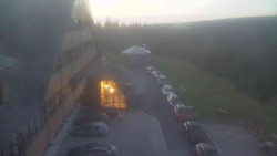Parkoviště a hlavní vchod