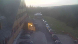 Parkoviště a hlavní vchod