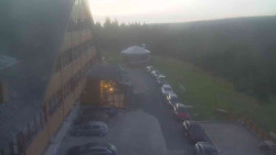 Parkoviště a hlavní vchod