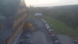 Parkoviště a hlavní vchod
