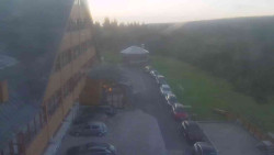 Parkoviště a hlavní vchod