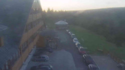 Parkoviště a hlavní vchod