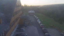 Parkoviště a hlavní vchod