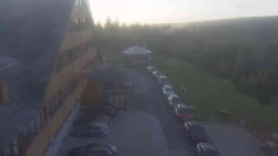 Parkoviště a hlavní vchod