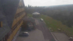 Parkoviště a hlavní vchod