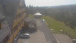Parkoviště a hlavní vchod