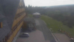 Parkoviště a hlavní vchod