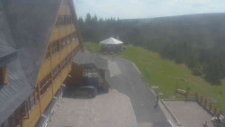 Parkoviště a hlavní vchod