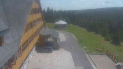 Parkoviště a hlavní vchod