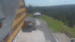 Parkoviště a hlavní vchod