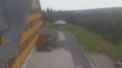 Parkoviště a hlavní vchod