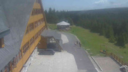 Parkoviště a hlavní vchod