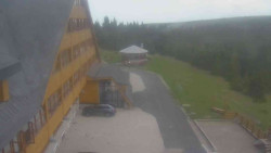 Parkoviště a hlavní vchod