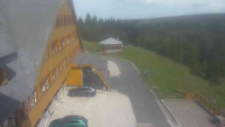 Parkoviště a hlavní vchod