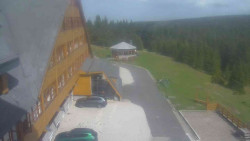 Parkoviště a hlavní vchod